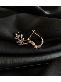 Сережки "Гілочка" англійський замок золотого кольору з білим камінчиком 31321