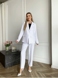Жіночий класичний костюм бiлого кольору 31374