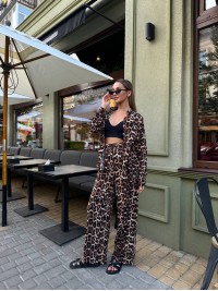 Жіночий прогулянковий костюм у леопардовому стилі коричневого кольору 31376