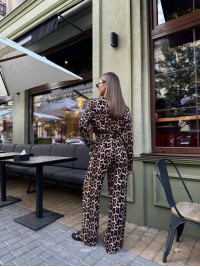 Жіночий прогулянковий костюм у леопардовому стилі коричневого кольору 31376