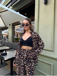 Жіночий прогулянковий костюм у леопардовому стилі коричневого кольору 31376