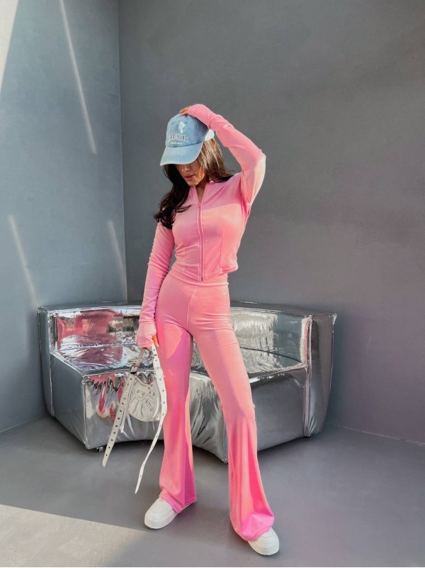 Велюровий жіночий костюм рожевого кольору 31421