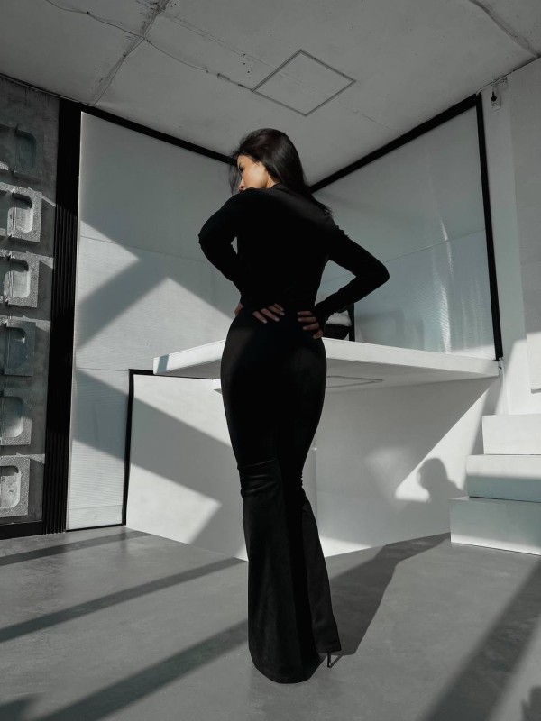 Велюровий жіночий костюм чорного кольору 31422