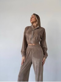 Велюровий жіночий костюм кавового кольору 31443