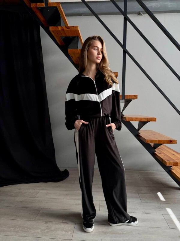 Велюровий жіночий костюм на блискавці зі вставками чорного кольору 31452