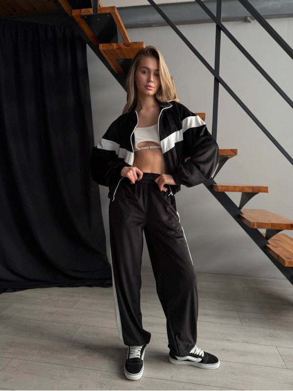 Велюровий жіночий костюм на блискавці зі вставками чорного кольору 31452