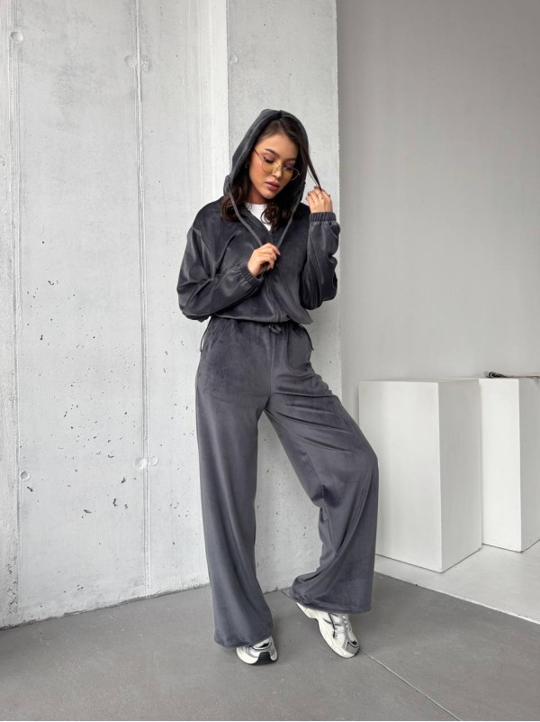 Велюровий жіночий костюм на блискавці сірого кольору 31471