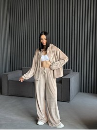 Велюровий жіночий костюм на блискавці бежевого кольору 31472