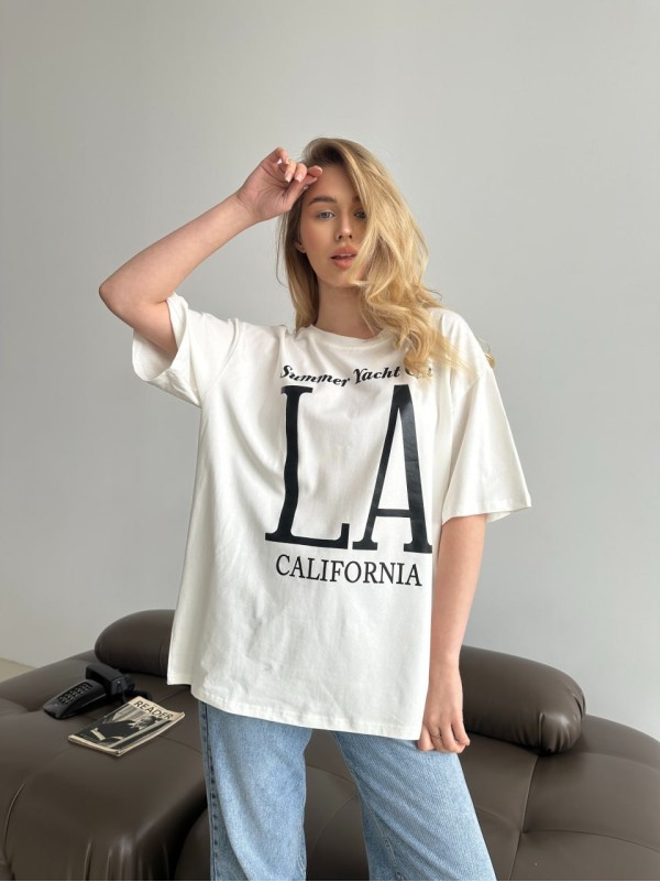 Базова жіноча футболка з написом молочного кольору 31493