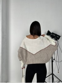 Тонкий жіночий светр молочного кольору 31606