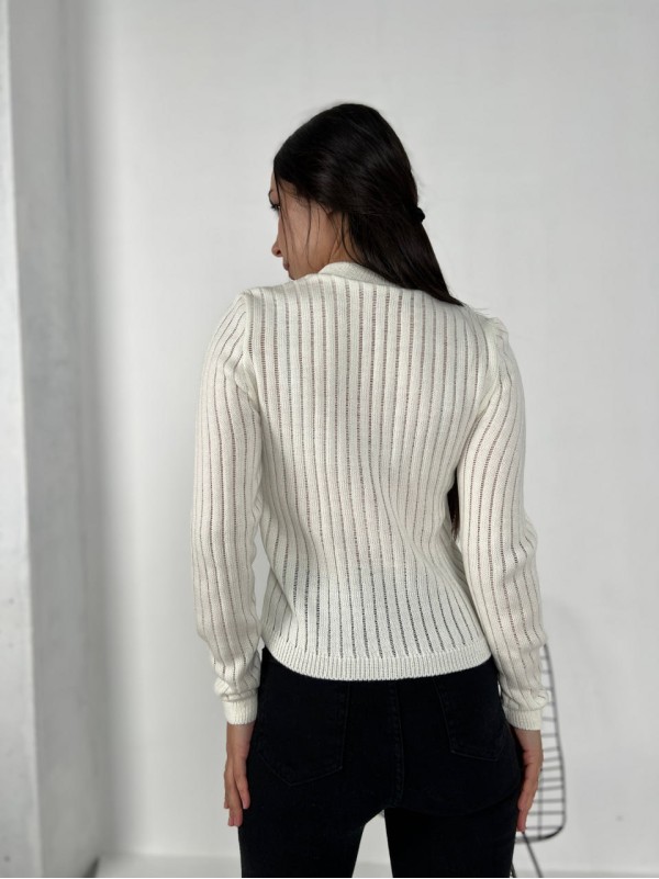 Обтягуючий жіночий светр молочного кольору 31610