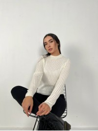 Обтягуючий жіночий светр молочного кольору 31610