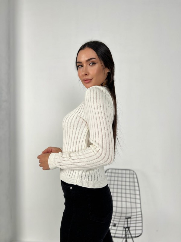 Обтягуючий жіночий светр молочного кольору 31610
