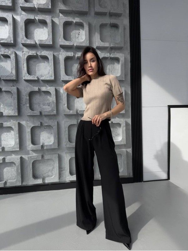 Жіночий топ бежевого кольору 31635