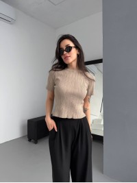 Жіночий топ бежевого кольору 31635