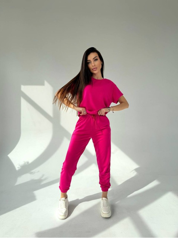 Жіночий костюм прогулянковий малинового кольору 31645