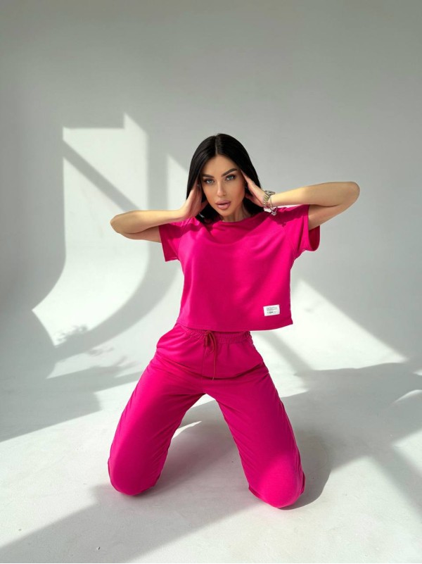 Жіночий костюм прогулянковий малинового кольору 31645