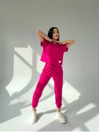 Жіночий костюм прогулянковий малинового кольору 31645