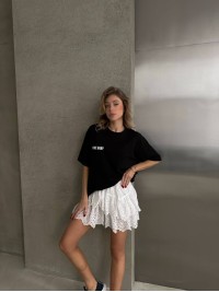 Бавовняна футболка з написом чорного кольору 31664