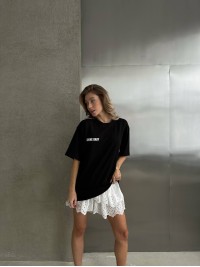 Бавовняна футболка з написом чорного кольору 31664