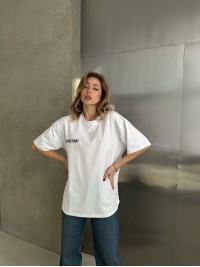 Бавовняна футболка з написом бiлого кольору 31665