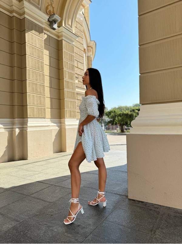 Муслінове плаття міні в рожеву квітку молочного кольору 31692