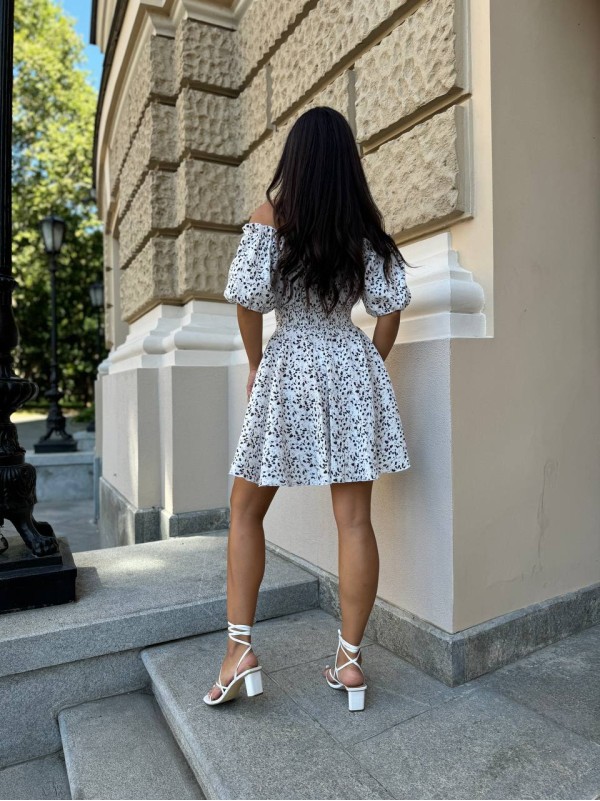 Муслінове плаття міні в чорну квітку молочного кольору 31693