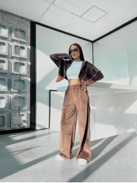 Велюровий жіночий костюм з капюшоном коричневого кольору 31708