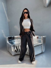 Велюровий жіночий костюм з капюшоном чорного кольору 31709