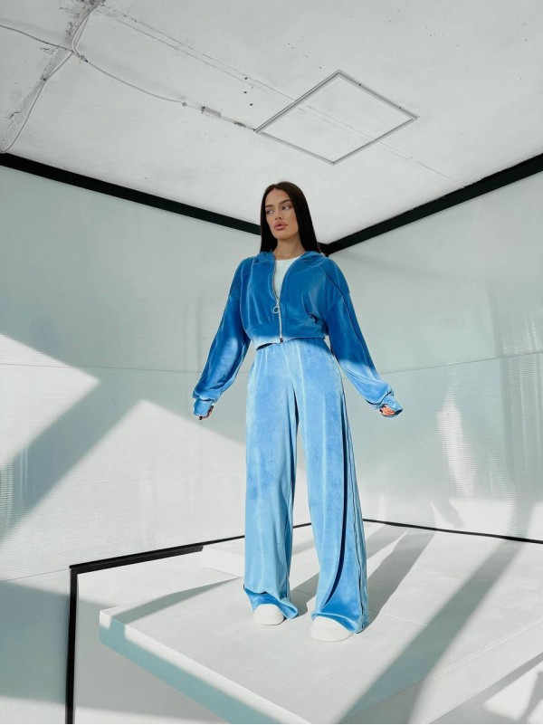 Велюровий жіночий костюм з капюшоном блакитного кольору 31710