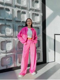 Велюровий жіночий костюм з капюшоном малинового кольору 31711