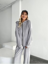 Велюровий жіночий костюм сiрого кольору 31716