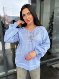 Легкий жіночий светр із вирізом блакитного кольору 31725