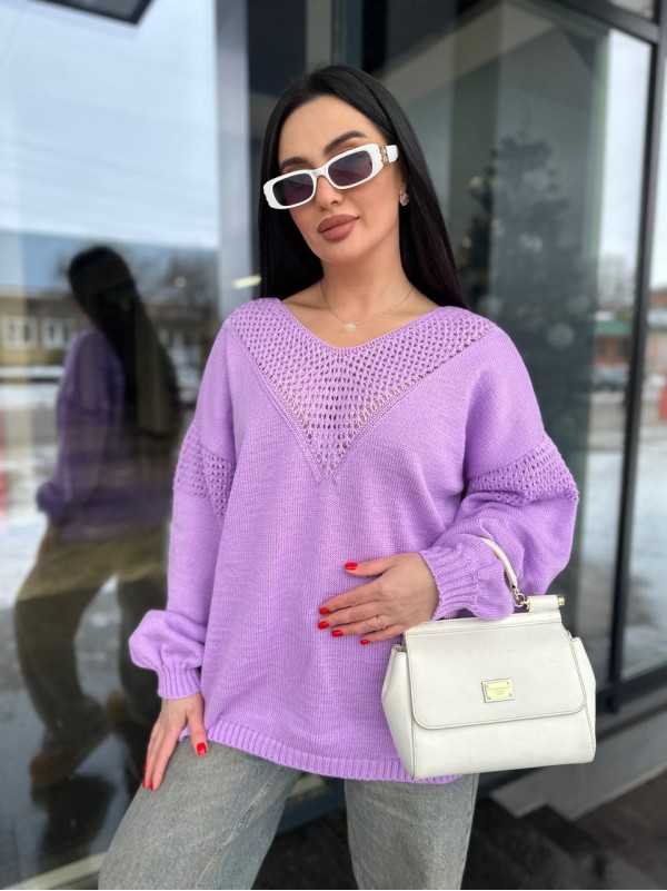 Легкий жіночий светр із вирізом бузкового кольору 31727