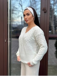 Базовий жіночий светр молочного кольору 31733