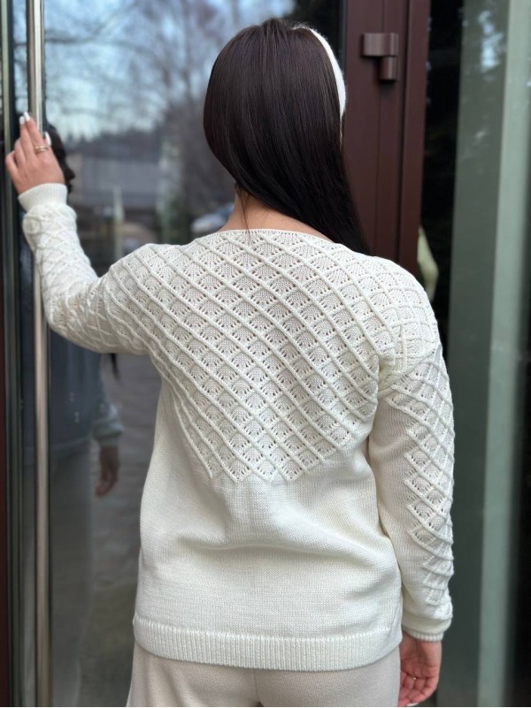 Базовий жіночий светр молочного кольору 31733