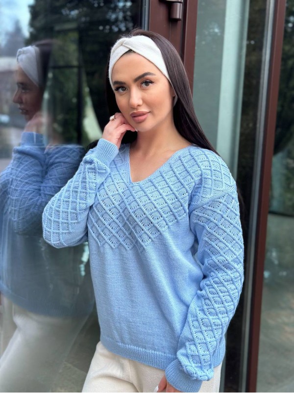 Базовий жіночий светр блакитного кольору 31734