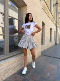 Базова жіноча футболка з леопардовими серцями бiлого кольору 31770