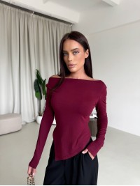 Жіночий асиметричний лонгслів бордового кольору 31795