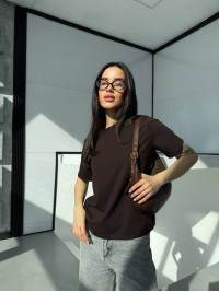 Однотонна базова футболка коричневого кольору 31801