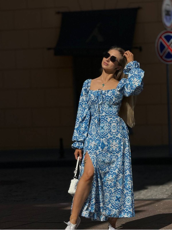 Легка сукня з розрізом блакитного кольору 31804