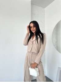 Стильний класичний костюм бежевого кольору 31839