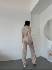 Стильний класичний костюм бежевого кольору 31839