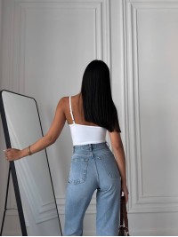 Базовий боді на бретельках білого кольору 31842