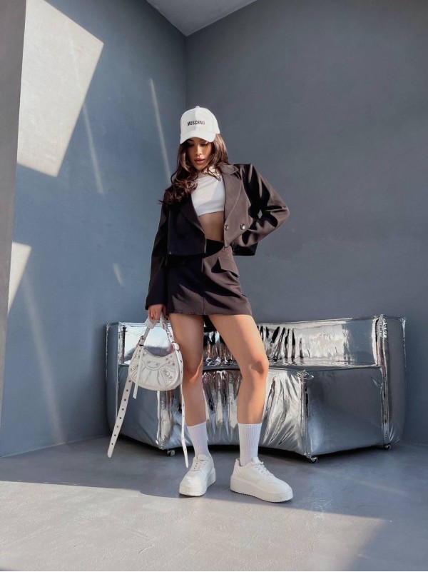 Жіночий класичний костюм 2-ка (спідниця-шорти+піджак) чорного кольору 31846