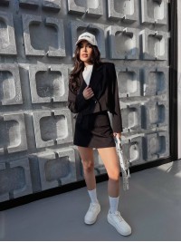 Жіночий класичний костюм 2-ка (спідниця-шорти+піджак) чорного кольору 31846