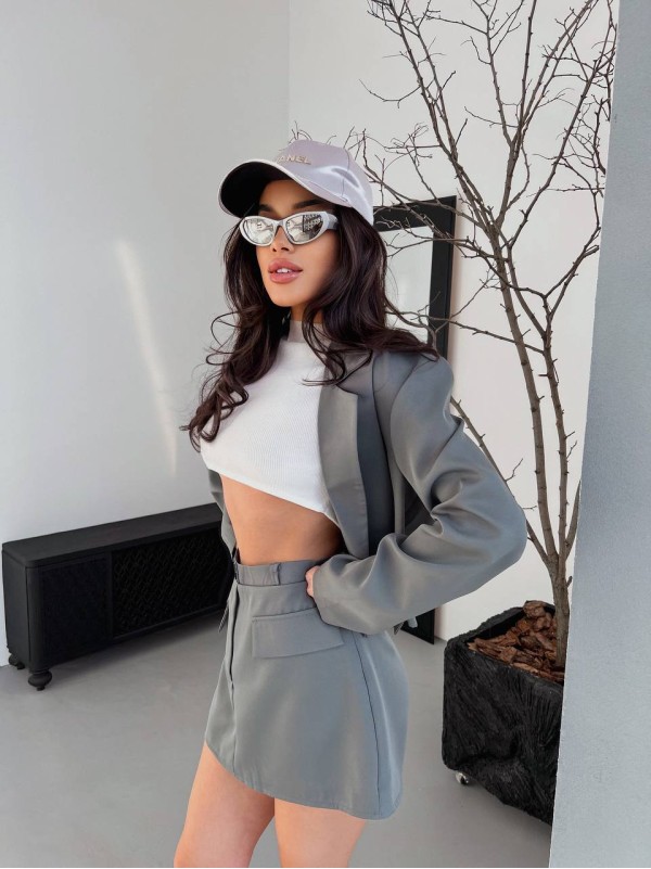 Жіночий класичний костюм 2-ка (спідниця-шорти+піджак) сiрого кольору 31847