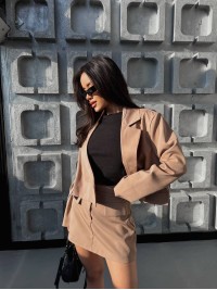 Жіночий класичний костюм 2-ка (спідниця-шорти+піджак) бежевого кольору 31848