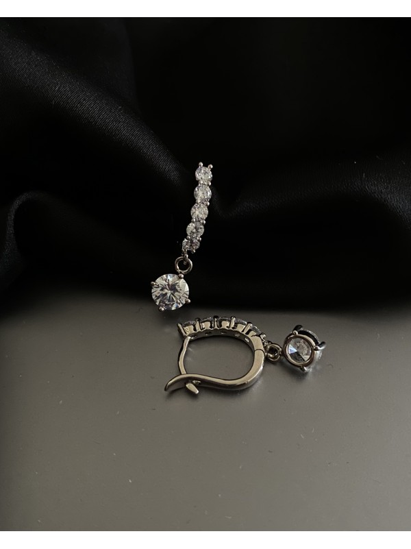 Сережки з камінням англійський замок срібного кольору 31902