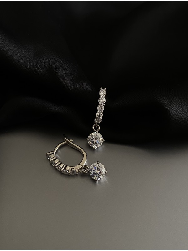 Сережки з камінням англійський замок срібного кольору 31902